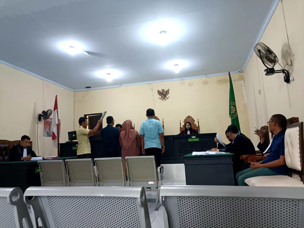 Ketiga saksi saat disumpah di persidangan. (DETAIL/Jogi)