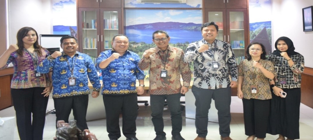 Pihak KPPU Kanwil I Sumbagut berfoto bersama dengan pihak BPS Sumut. (ist)