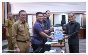 Pandangan Akhir Disampaikan Fraksi DPRD Sumbar Terkait Ranperda Tentang Kemudahan Berusaha