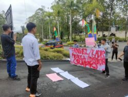 Kantor Kejaksaan Negeri Tebo Digeruduk Massa, Walillah: Panggil dan Periksa Kadis Disbunnakan Tebo!