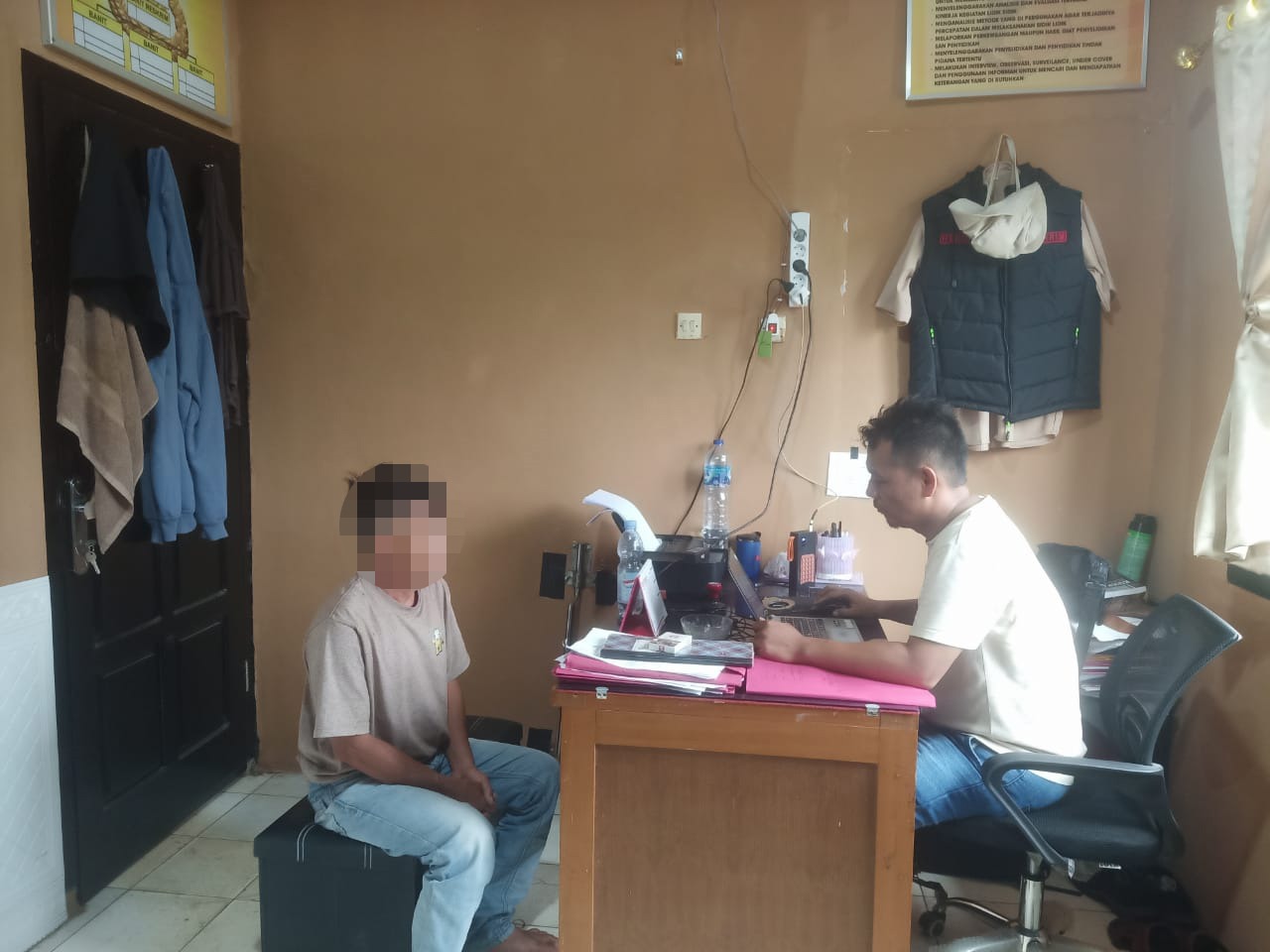 Pelaku penganiayaan mantan istri usai ditangkap polisi. (ist)