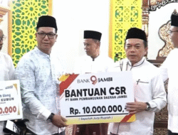 Gubernur Jambi Lakukan Safari Ramadhan dan Berikan Bantuan Kepada Fakir Miskin