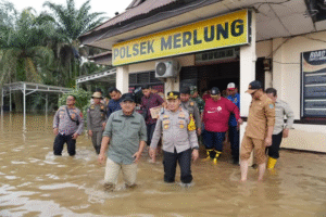 Tinjau Banjir di Merlung, Bupati Anwar Sadat Siapkan Posko Penanganan