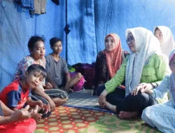 Ketua TP PKK Batanghari Zulva Fadhil Kunjungi Warga Desa Suka Ramai yang Terdampak Banjir