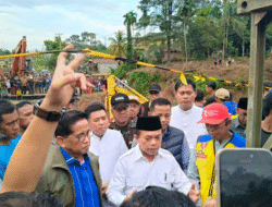 Al Haris Tinjau Kondisi Jalan Putus Lintas Sumatera Jambi – Sumatera Barat
