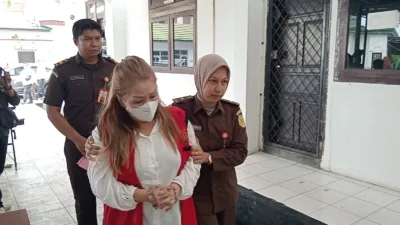 Sidang Ratu Narkoba (Helen) dan Diding Didakwa Sebagai BOS Pengendali Sabu dan Ekstasi di Jambi