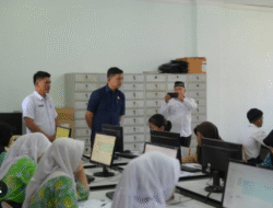 Ketua DPRD Provinsi Jambi Pantau Langsung Pelaksanaan CAT PPDB SMA Titian Teras Tahun Ajaran 2025/2026