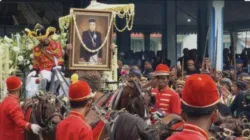Tangis dan Doa Iringi Kepergian Raja Keraton Solo Surakarta Pakubuwono XIII ke Pajimatan Imogiri