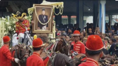 Tangis dan Doa Iringi Kepergian Raja Keraton Solo Surakarta Pakubuwono XIII ke Pajimatan Imogiri